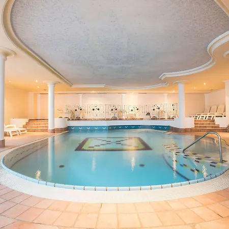 Bergjuwel Отель Нойштифт-им-Штубайталь